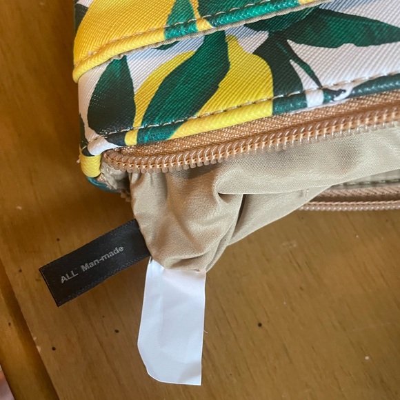 Giani Bernini Lemon Print Wristlet EUC. - Picture 9 of 16